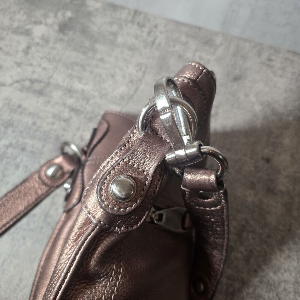 B. MAKOWSKY SOFT PEBBLE LEATHER BRONZE METALLIC CROSS BODY BAG HANDBAG MESSENGER - Picture 5 of 7